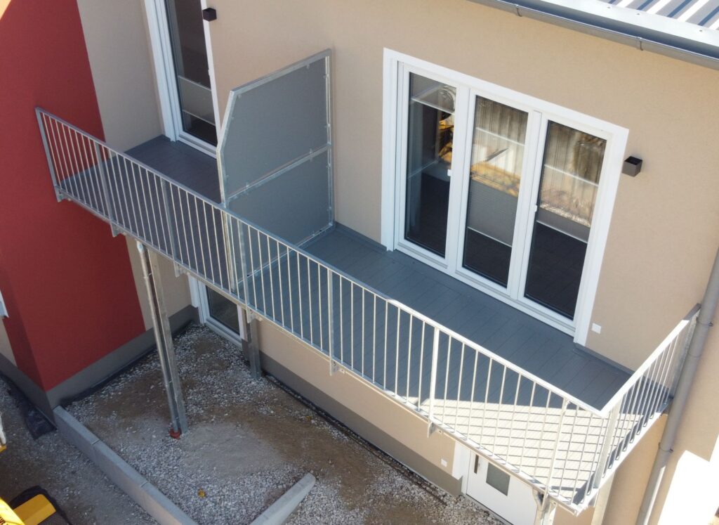 Geländer RAL Farbe, Stabfüllung, AVA Diele TerrAlu