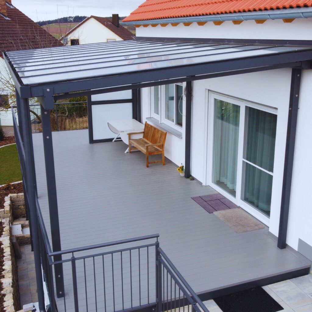 Balkon Terrasse mit AVA Diele TerrAlu