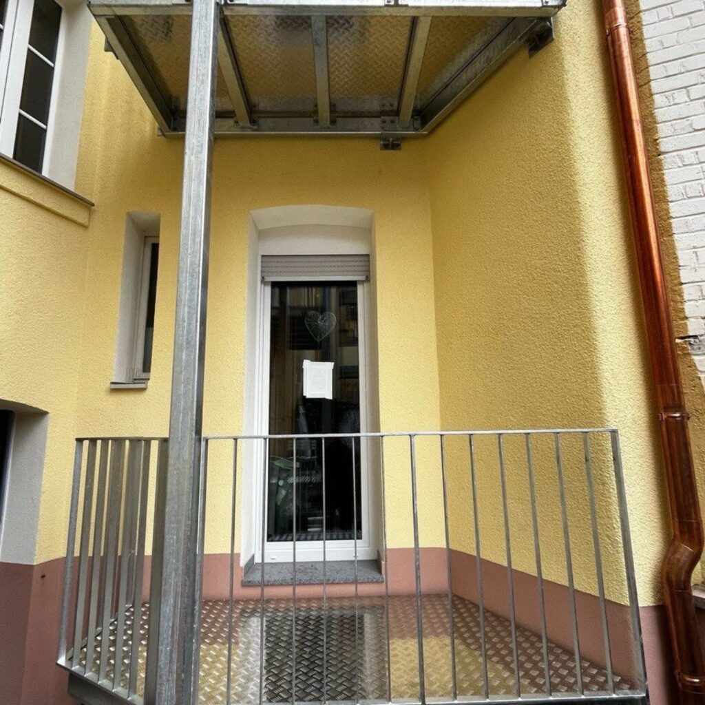 Balkon mit Tränenblech