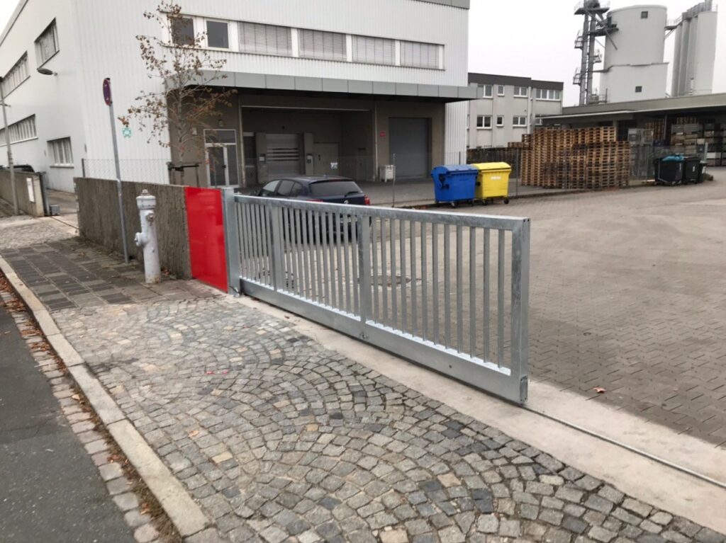 Schiebetor mit Bodenschiene